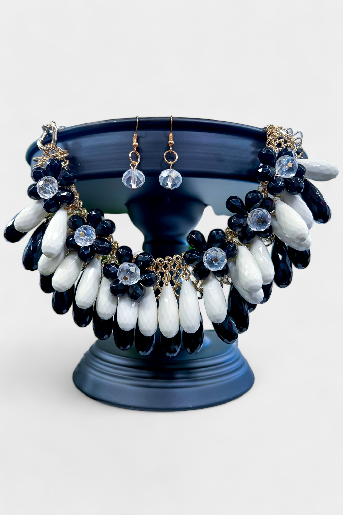 Black & White Fringe Beads Necklace Set