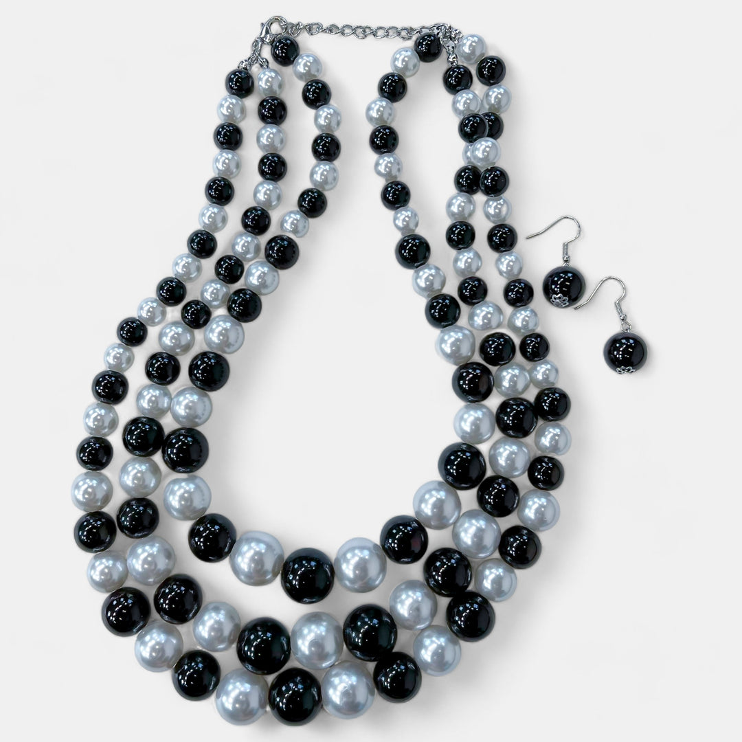 Black & White Pearl Layer Necklace Set