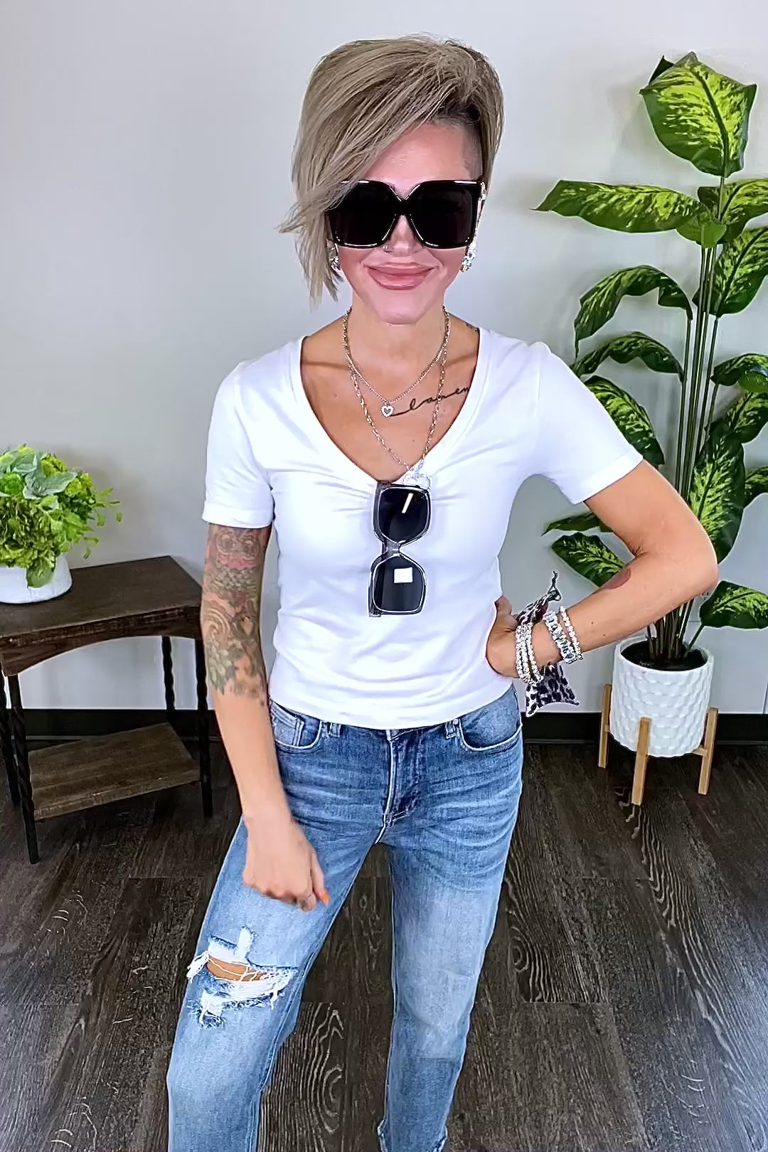 Load video: Black Oversized Square Sunglasses